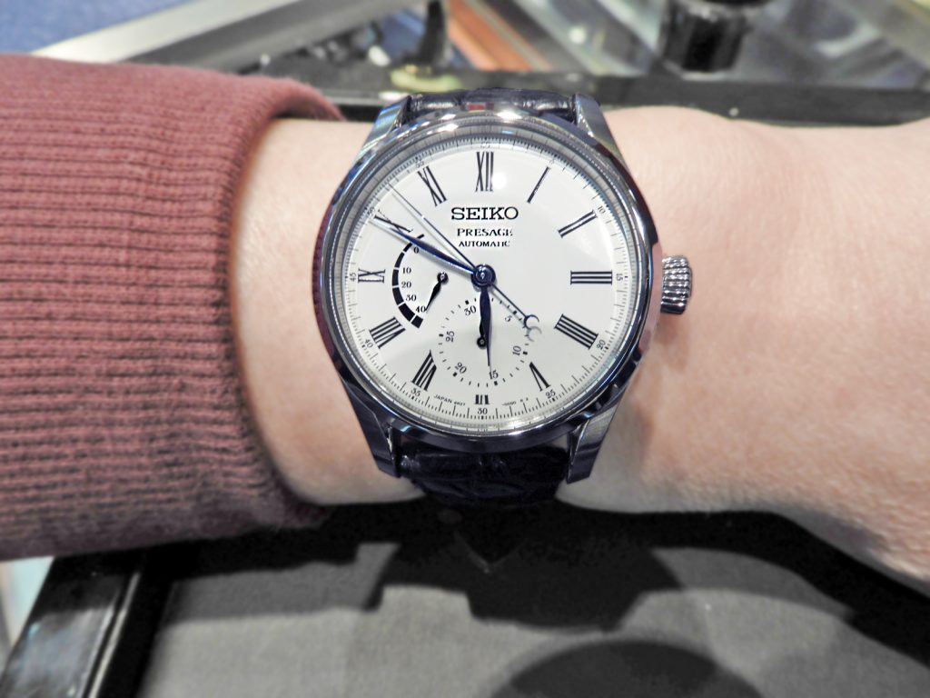 【お客様レポートno.223】独特の柔らかい光沢、質感により美しい色合いを保ち続ける琺瑯腕時計SARW035